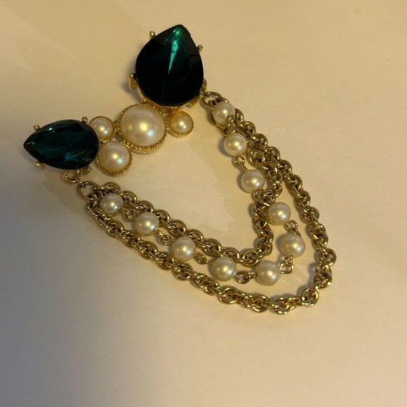 Vintage Richelieu Dangly Brooch Emerald Green faux gemstones and faux pearls - Picture 3 of 3